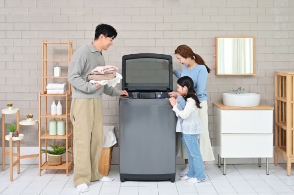 삼성전자가 전자동 세탁기에 AI 기능을 탑재한 2025년형 'AI 통버블 세탁기' 신제품을 출시했다.  [사진=삼성전자]