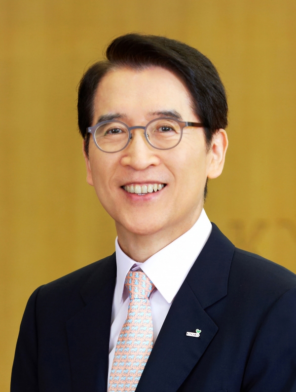 신창재 교보생명 대표이사 겸 이사회 회장
