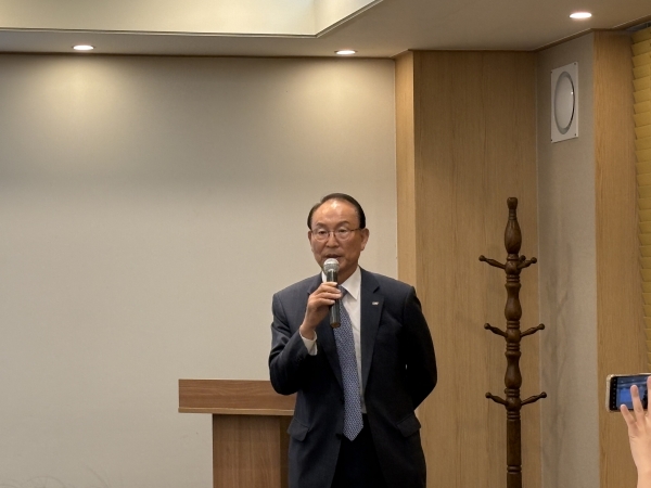 최운열 한국공인회계사회 회장이 11일 개최한 취임 1주년 기자간담회에서 발표하고 있다. [사진=이재인 기자]
