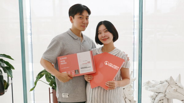 ▲레이디제인 아이코드 가입 증서 기념 사진