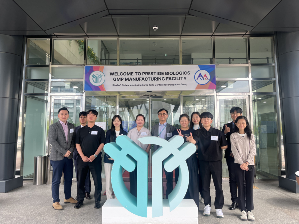 ▲ IMAPAC과 프레스티지바이오로직스 직원들