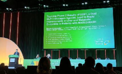 ▲美간학회(AASLD)서 MASH치료제 DD01의 임상2상 결과 발표 모습