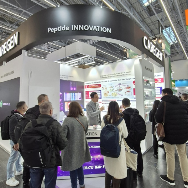 ▲케어젠 MEDICA 전시 현장에서의 정용지 대표