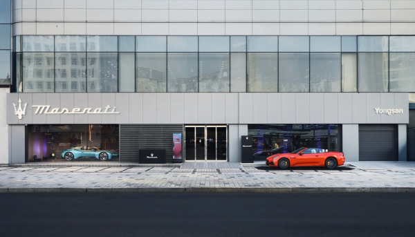 마세라티 용산 전시장 전경
