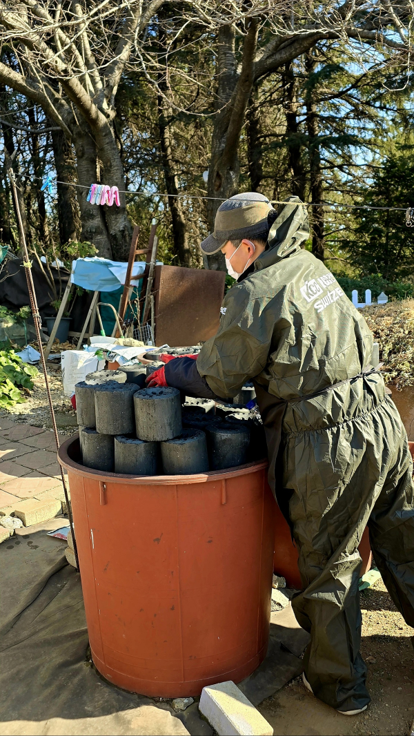 KCC 건설 연탄 나눔 행사 현장 사진 [사진=KCC건설]