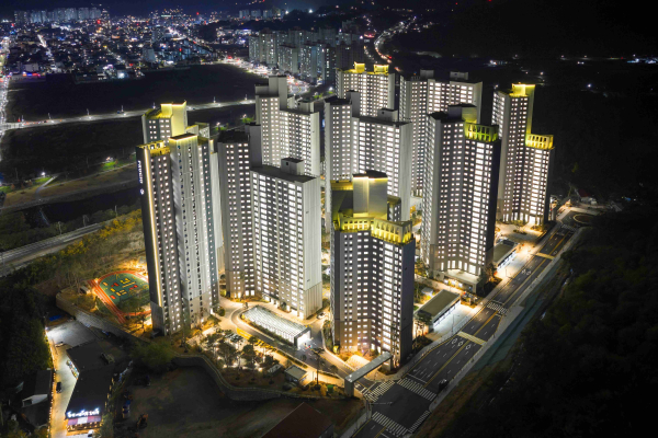 광양 푸르지오 센터파크 점등식 모습(드론 촬영) [사진=대우건설]