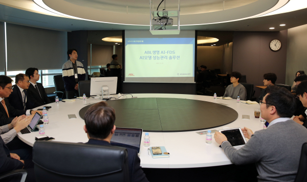 우리금융그룹 ABL생명(대표이사 곽희필)은 현재 운영중인 다양한 AI모델의 안정적인 서비스 제공을 위해 아시아나IDT와 ‘지능형 AI 성능관리 시스템’ 구축을 위한 착수 보고회를 개최하고 본격적인 시스템 구축에 나섰다. [사진=ABL생명]