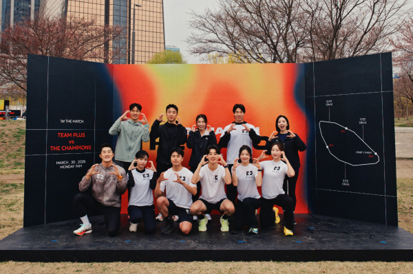 TEAM PLUS 멤버들이 30일 열린 고구마런 더 매치 1회에 참여한 뒤기념사진을 촬영하고 있다. (앞줄 왼쪽부터 김동현, 김민지, 장호준, 원형석, 황지향,하제영, 뒷줄 왼쪽부터 김지환, 안은태, 강현지, 홍범석, 배혜지) [사잔=한화생명]