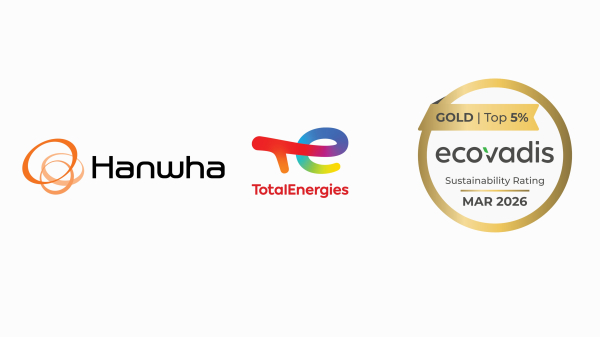 한화토탈에너지스는 글로벌 ESG 평가 플랫폼 에코바디스(EcoVadis)로부터 ‘골드 등급’을 획득했다. 한화토탈에너지스 로고와 에코바디스 골드 등급 메달 [사진=한화토탈에너지스]
