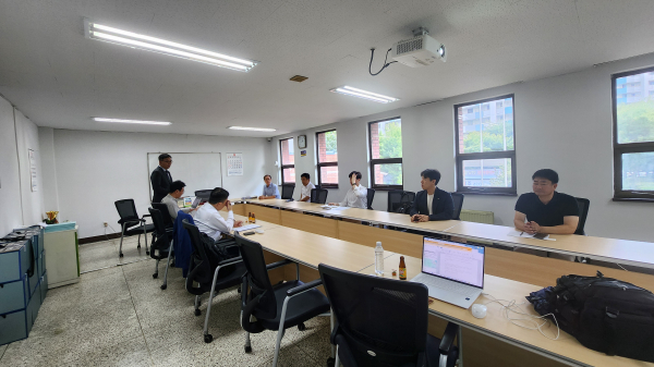 하안주공9단지 현장설명회에 DL이앤씨, 대우건설, 남광토건, 이수건설이 참석한 가운데 현장설명회가 진행되고 있다. [사진=정윤섭 기자]