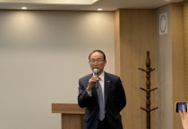 최운열 한국공인회계사회 회장이 11일 개최한 취임 1주년 기자간담회에서 발표하고 있다. [사진=이재인 기자]