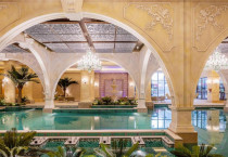 로열파크씨티 내부 수영장 [사진=로열파크씨티]