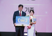 메리츠화재 김중현 대표(왼쪽)와 청주본부 주미숙 지점장(오른쪽)이 지난 9일 열린 